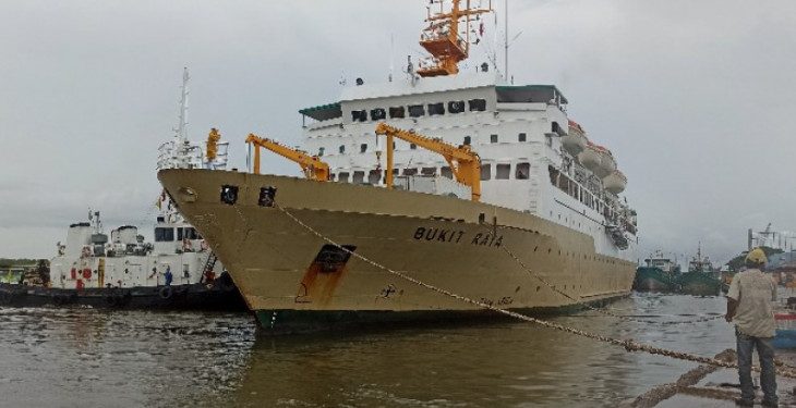 KM Bukit Raya untuk isolasi terpusat tiba di Pelabuhan Belawan