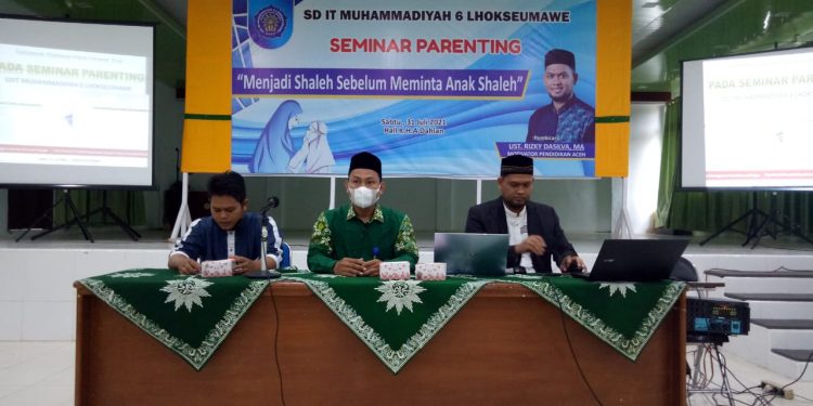 Seminar Parenting, SDIT Muhammadiyah Lhokseumawe