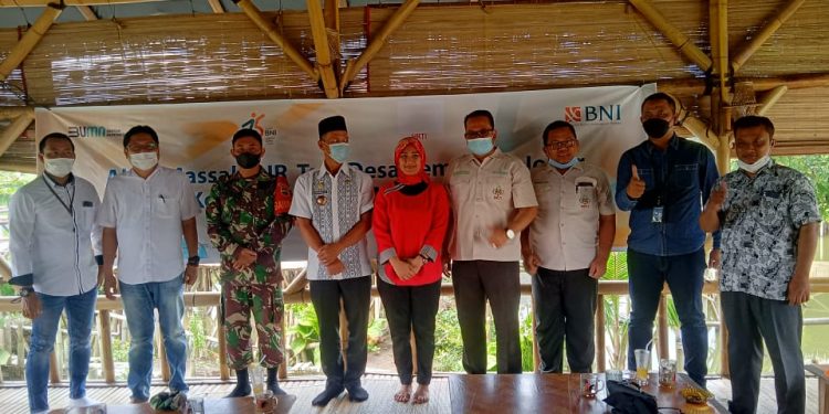 Intensifkan Lahan Sawah di Pematang Johar, Dosen Pertanian UMSU Gelar PKM