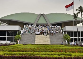 Pengamat: Tidak Relevan Perubahan UUD di Tengah Pandemi