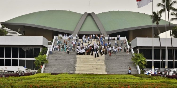 Pengamat: Tidak Relevan Perubahan UUD di Tengah Pandemi