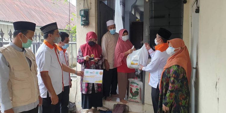 LazisMu Sumut Mulai Salurkan Bantuan untuk Warga yang  Isolasi Mandiri