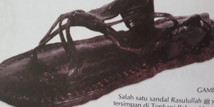 Kesederhanaan Sandal yang Digunakan Rasulullah SAW