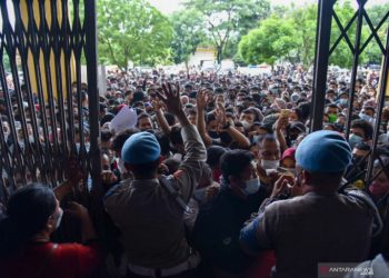 Kegiatan vaksinasi di Gedung Serbaguna Pemprov Sumut ‘diserbu’ warga