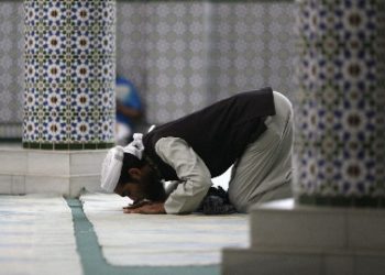 Tujuh Alasan Mengapa Penting Perbanyak Sujud