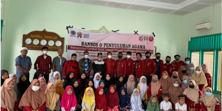 PK IMM FAI UMSU Salurkan  Bantuan Sosial di Desa Klumpang Hamparan Perak