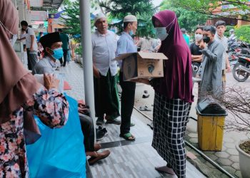 Jumat Berkah Ranting Aisyiyah Denai Berbagi Nasi Kotak