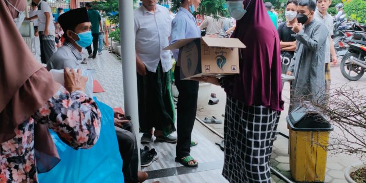 Jumat Berkah Ranting Aisyiyah Denai Berbagi Nasi Kotak