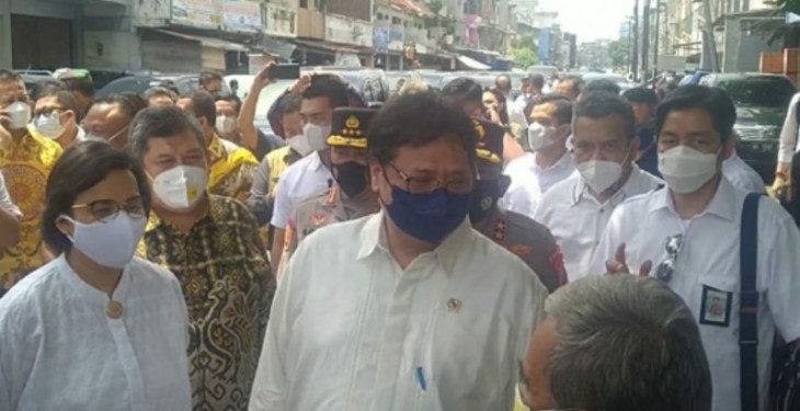 Tinjau vaksinasi pelajar, Menko Perekonomian janjikan stok vaksin ditambah