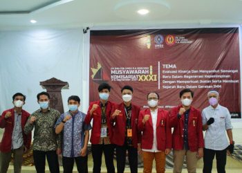 Adam Chairivo Serahkan Estafeta PK IMM FEB kepada Fahmi Yasin