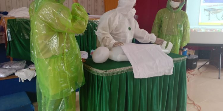 Perkuat Pemahaman Penyelenggaran Jenazah Covid, Ponpes Kauman Padangpanjang Gelar Pelatihan
