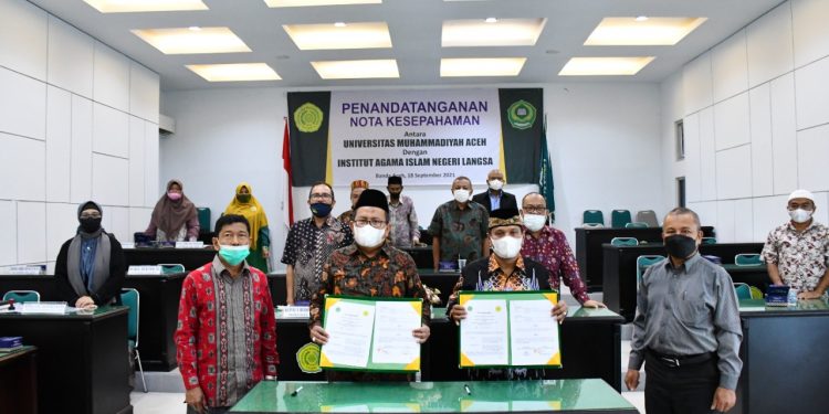 Penandatangan MoU Unmuha – IAIN Langsa