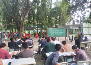 Santri Ponpes Kwalamadu, Menjadi Imam Salat dan Belajar Kaligrafi di Alam Terbuka