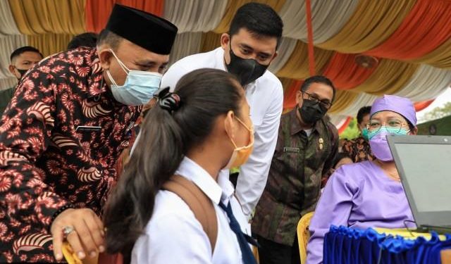 Bobby Nasution Tinjau Vaksinasi Pelajar di SMPN 23 Medan