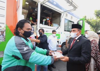 Gubsu Buka Aksi Perdana Truk Makanan ACT