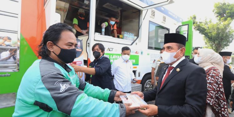 Gubsu Buka Aksi Perdana Truk Makanan ACT