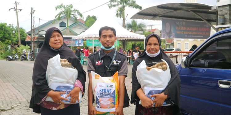 Puluhan Keluarga Medan Johor Terima Paket Murah ACT