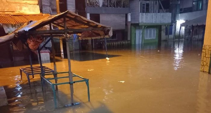 Banjir Landa Kota Medan, Kampung Aur Terendam