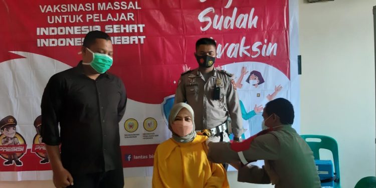 Akper Muhammadiyah dan Satlantas Polres Biruen Gelar Vaksinasi