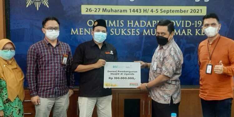 Dukung Pembangunanan Masjid Lazismu di Uganda, BSI Salurkan Dana Rp100 Juta