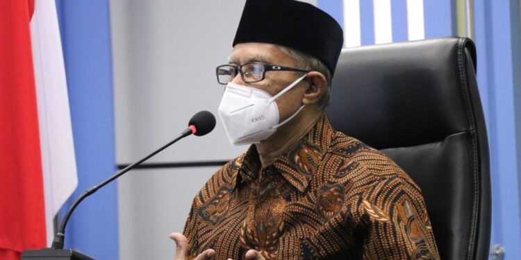 Ketum PP Muhammadiyah Berikan Penghargaan