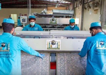 1.500 Karpet Masjidil Haram Dibersihkan Tiap Pekan