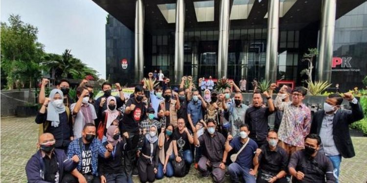 Kapolri Undang 57 Pegawai KPK ke Mabes Polri