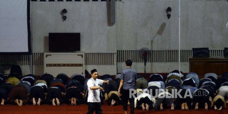Dan Masjid-Masjid Pun Mulai Merapatkan Shafnya