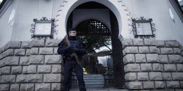 Kurang dari Setahun, Prancis Tutup Hampir 30 Masjid