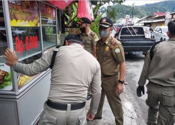 Tertibkan Penggunaan Trotoar, Satpol PP dan WH Kabupaten Aceh Tengah Lakukan Patroli