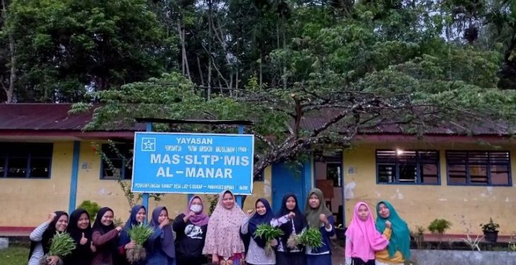 Dari Lahan UMTS, Millenial Farmers Tabagsel Panen Sayur, Hasilnya untuk Panti Asuhan