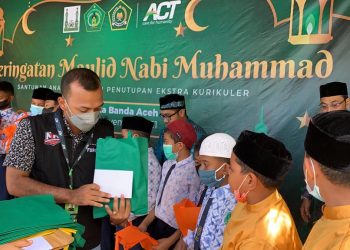 Puluhan Anak Yatim di MIN 1 Banda Aceh Terima Santunan