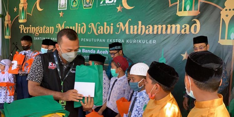 Puluhan Anak Yatim di MIN 1 Banda Aceh Terima Santunan