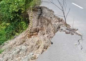 Mengkuatirkan, Badan Jalan Amblas di Lingga Bayu tak Diperbaiki