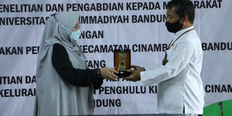 Tangani Masalah Sampah di Babakan, UM Bandung Gelar Pengabdian Masyarakat