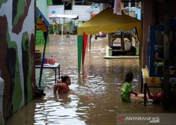 Masyarakat Pesisir Timur Sumut Diimbau Waspada Banjir Rob pada 2-9 November 2021