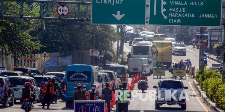 Pemerintah Siapkan Aturan Cegah Lonjakan Covid Akhir Tahun