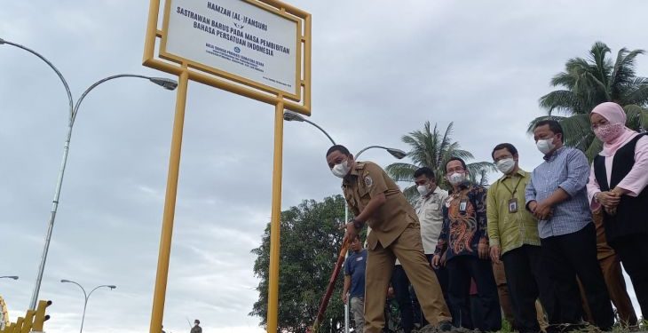 Hamzah Fansuri sastrawan Barus pada masa pembibitan Bahasa persatuan Indonesia