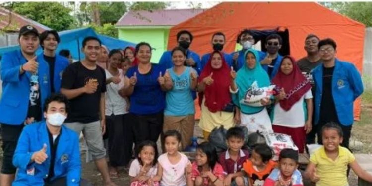 Respon Bencana Banjir di Serdang Bedagai, Mahasiswa FAHUM-UMSU Beri Bantuan