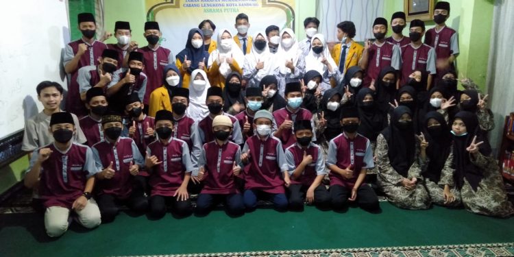 Gembirakan Milad 109, IPM SMPM 8 Bandung Berikan Donasi ke Panti Asuhan