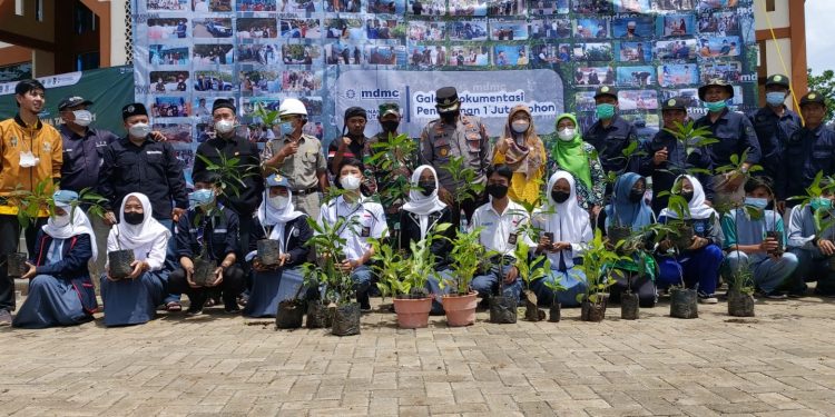 MDMC Garut & IPKINDO Garut memperingati Hari Pohon Sedunia 2021
