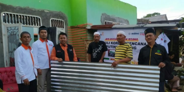 LazisMu Medan Bantu Warga Terdampak Angin Puting Beliung