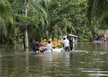 Milad Muhammadiyah, Asyiyah, AMM dan LazisMu Berakit-rakit Salurkan Bantuan