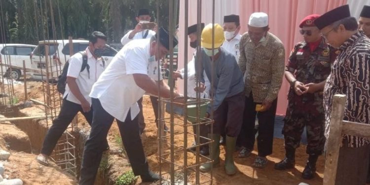 Peringati Milad Muhammadiyah, Bupati Aceh Singkil Letakkan Batu Pertama Pembangunan Masjid