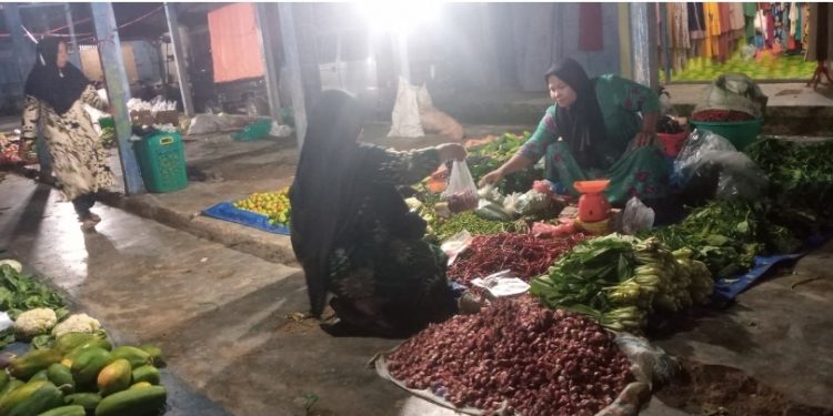 Hujan Turun, Jalan Licin, Pasar Sinunukan II Sepi Pembeli