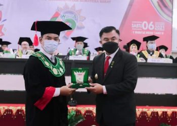 UM Sumatera Barat Wisuda 372 Mahasiswa  Angkatan 69 Periode II