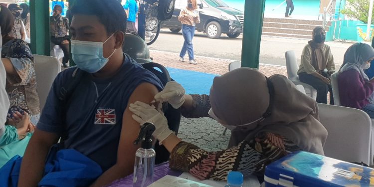 Vaksinasi Dosis ke-II UMSU – Poldasu, Mahasiswa Gembira, Berharap Kuliah Tatap Muka