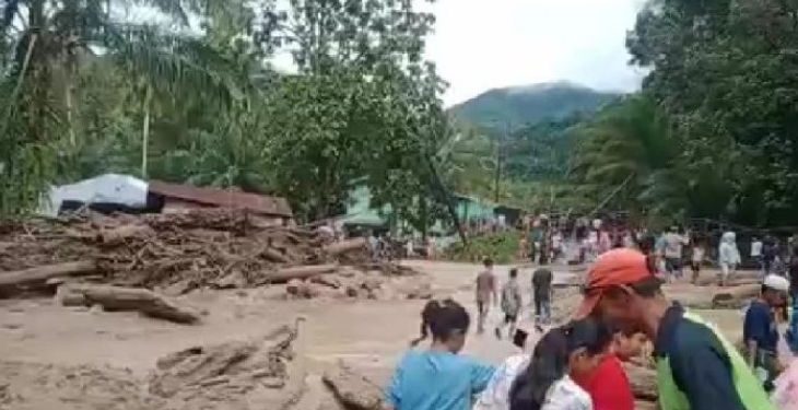 Banjir Angkola Selatan Tapsel sapu belasan rumah dan puluhan unit kendaraan