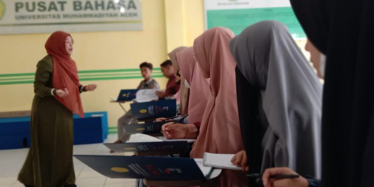 Pusat Bahasa Inggris Unmuha Adakan Fun English Learning for Baitul Arqam Studenta