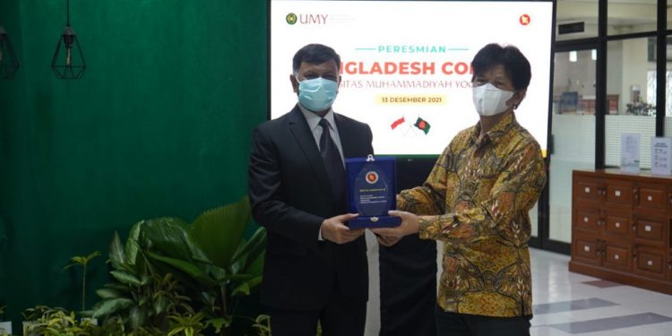 Duta Besar Resmikan Bangladesh Corner Kampus UMY